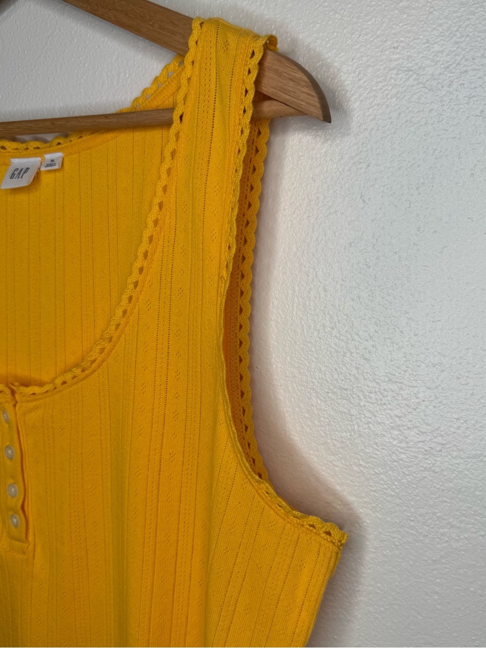 GAP Pointelle Scoopneck Henley Tank Top in Banana Women's Size XL 100% Cotton - Picture 8 of 16